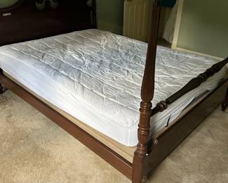 Beautiful Queen Bed w Serta Adjustable/Heat/Cool Mattress