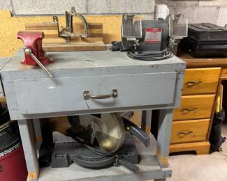 Bench w Grinder and Vice