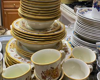 Poppy Trail Dinnerware