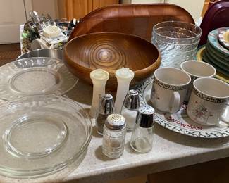 Assorted Kitchen Items