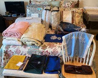 Bedding and Linens/Bed