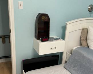 Kid bed with built in trundle 