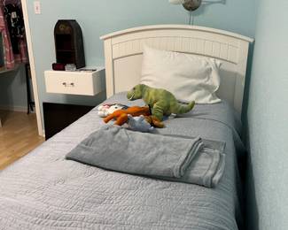 Child bed with trundle 