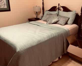 Beautiful solid wood traditional bed 