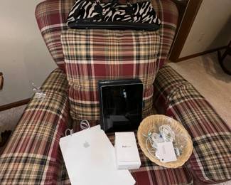 Apple Ipad and accessories 