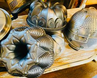 Cool Nodic Wate Bundt Pans