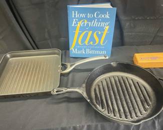 CT324Cast Iron Pans  Cookbook