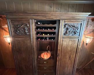 Wine Cabinet / Wet Bar