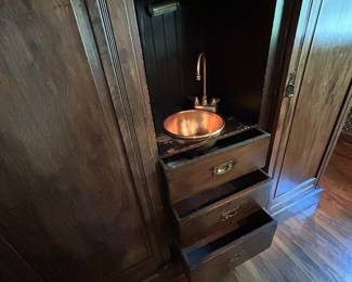 Wine Cabinet / Wet Bar