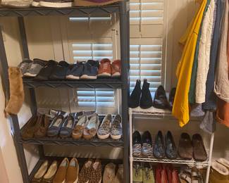 Dozens of pairs of ladies shoes, most size 9
