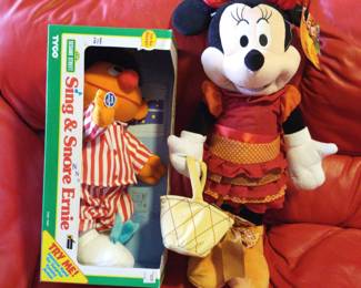 Minnie Mouse SingSnore Ernie