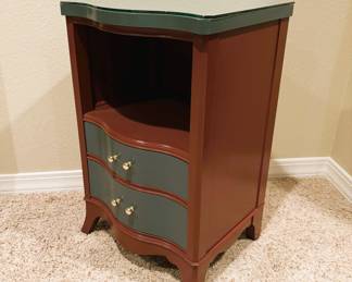 Vintage-Style Wooden Nightstand with Open Shelf and 2 Drawers