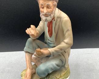 Arnart 5th Ave Hand Painted Porcelain Of Man Packing A Pipe