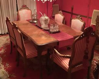 Dining Table & Six Chairs w/ Leaves