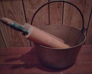 Vintage Heavy Solid Brass Cauldron w/ handle.