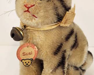 1945-1952 STEIFF Susi Cat Occupied Zone Germany. There are other STEIFF cats in this auction.