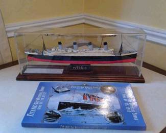RMS Titanic Model And Official Story