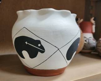 Acoma Pottery New Mexico un-signed Pot Scalloped Rim and Bear Motifs
