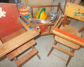 Vintage playhouse size bed and 2 high chairs 