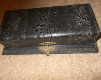 Antique hinged box