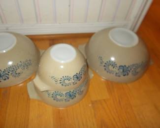 "Homestead" Pyrex 4 piece set