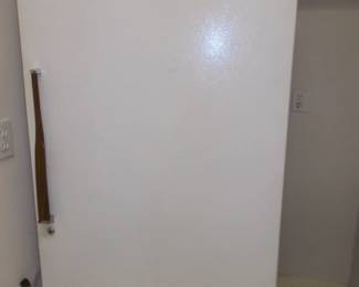 Whirlpool upright freezer  Works good