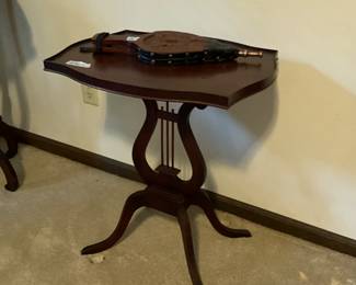 Small Violin table 