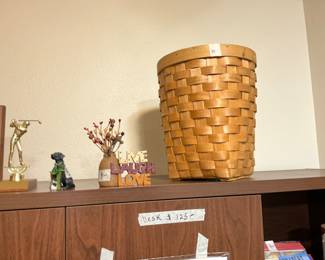 Items on top of office desk