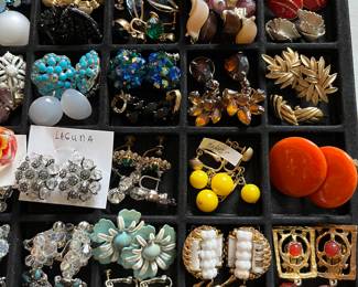 1,000+ pieces of vintage jewelry, including this sampling of vintage earrings.
