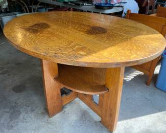 Another look at the Limbert (Grand Rapids) Arts & Crafts table.