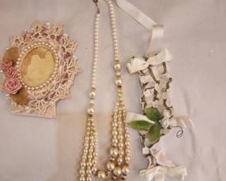 LOT OF VICTORIAN ITEMS