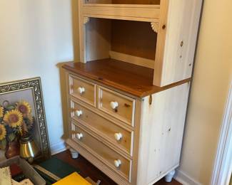 #52	Broyhill Furniture Hutch. 3 Drawer, 3 Shelf. 30"x18"x77"	 $ 200.00 																							