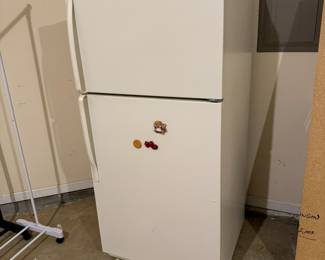 #88	Whirlpool - 2 door freezer/refridgerator. Model ET8MHKXMT04	 $ 215.00 																							