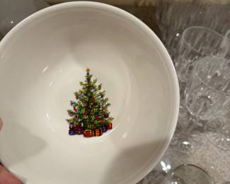 #69	Christopher Radko Traditions "Holiday Celebrations" Soup/Cereal bowls 8pcs	 $ 30.00 																							