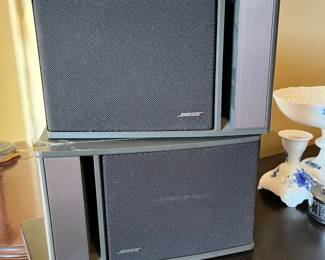 #28	Bose hardwired set of 2 speakers. Model 141. 10"x6"	 $ 120.00 																							