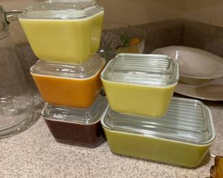#73	Pyrex Refridgerator Set of 5 w/Lids - 2 yellow 1.5 cup, burnt orange 1.5, brown 1.5 cup, avo green, 1.5 pt.	 $ 50.00 																							