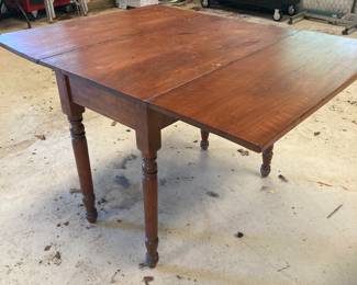 A wonderful folding table