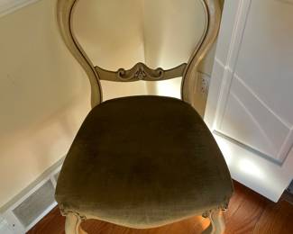 Accent parlor chair 