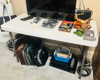 Samsung 32" Television, Roku and Firesticks available, Vintage Games