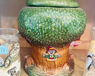 Vintage Keebler Co. Cookie Jar - 1981