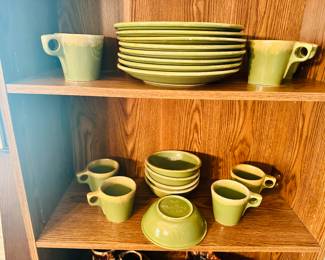 Hull Green Drip Dinnerware