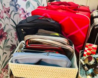 Make Up Bags, Many New with Tags, Estee Lauder, Clinique, etc.