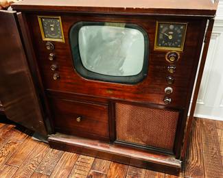 Dupont/GE 1950's Television, AM/FM Radio and Turn Table Console
