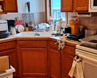 Assortment of Kitchen Equipment; Set of Knives; Panini Maker; Ice Tea Maker; Flatware; Cutting Boards, and much more!