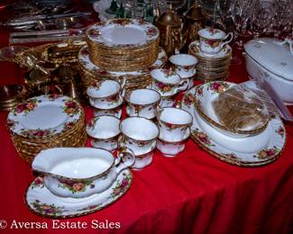 Large set of English Royal Albert Old Country Roses