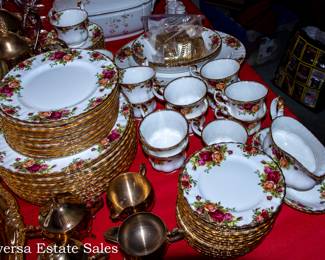Large set of English Royal Albert Old Country Roses