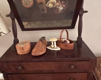 Table-top vanity with mirror.