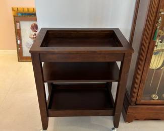 Serving cart with removeable top tray