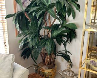 Giant artificial tree