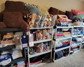 towels, blankets, linens